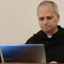Emoji pope_laptop